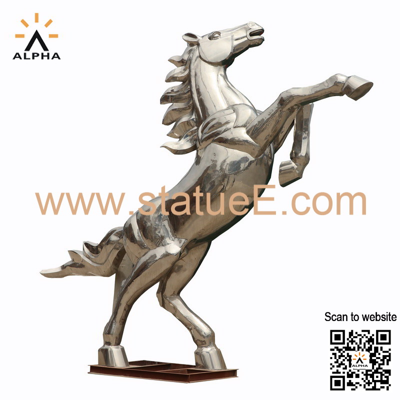 metal horse sculptur